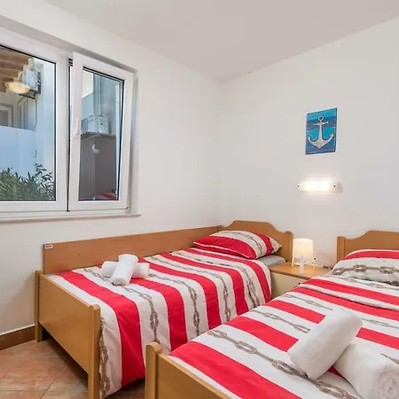 Apartment In Pinewood Near The Sea Nerezine