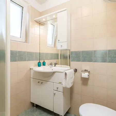 Apartment In Pinewood Near The Sea