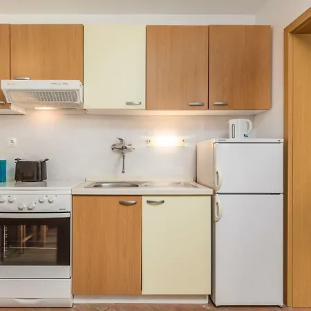 Apartment In Pinewood Near The Sea *
