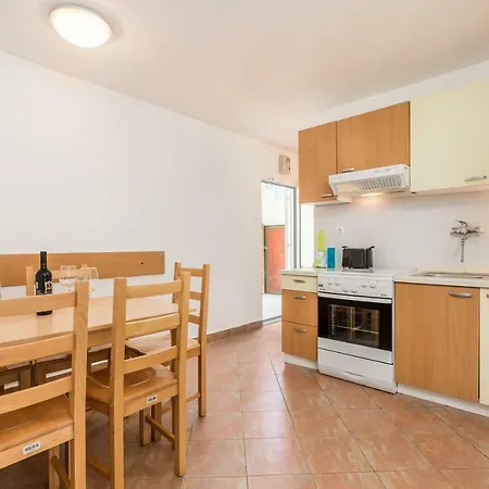 Apartment In Pinewood Near The Sea Nerezine