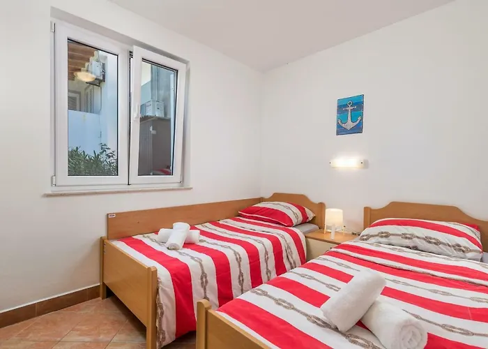 Apartment In Pinewood Near The Sea Nerezine