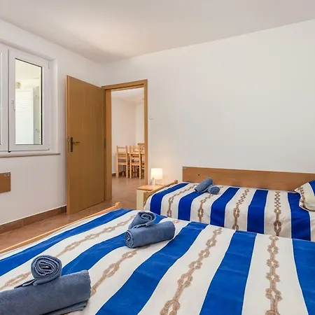 In Pinewood Near The Sea Appartamento Nerezine